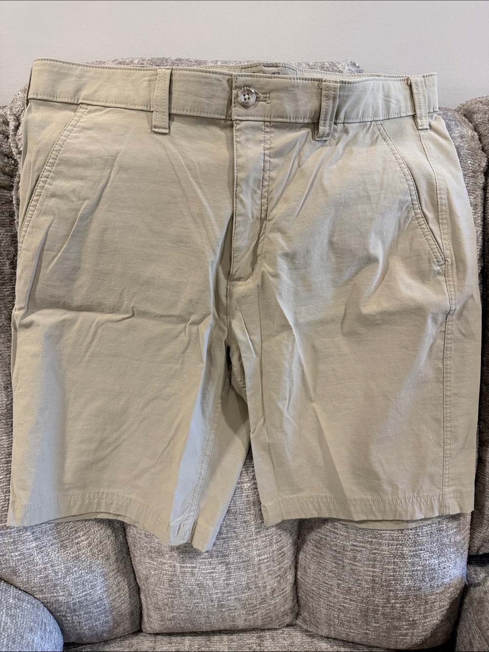 Eddie Bauer Men's Flat Front Khaki Shorts - Classic Lightweight Summer Short